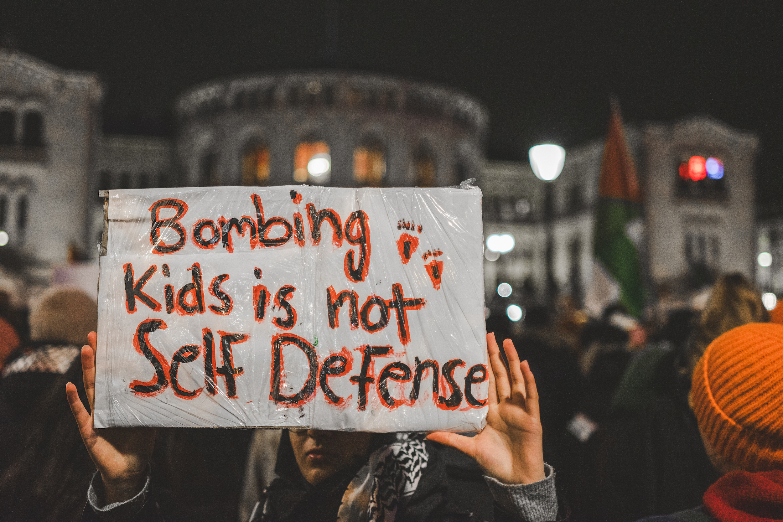 Demonstrasjon foran Stortinget. Foto: Grimasefoto.